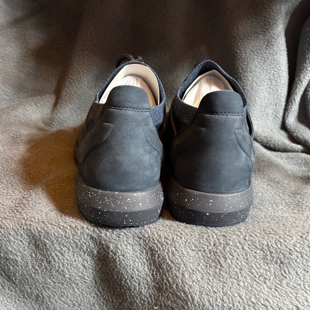 Earth Women's Charcoal Sneakers - Picture 4 of 7